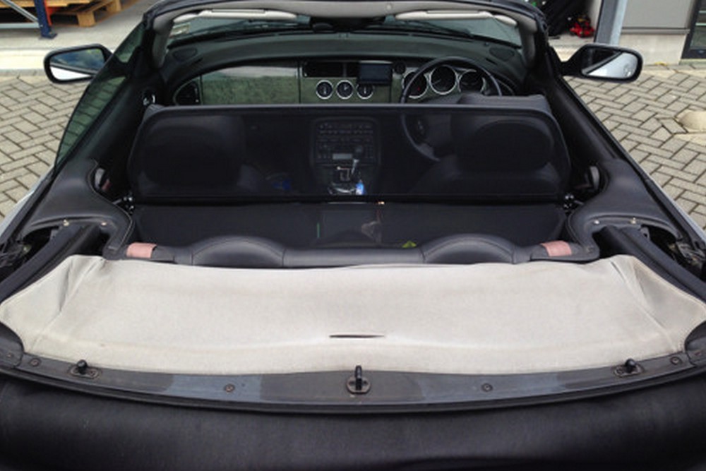 JAG1XKCD Cabriolet wind deflector Jaguar XK - XKR (X100) 1996-2006 Black (10)