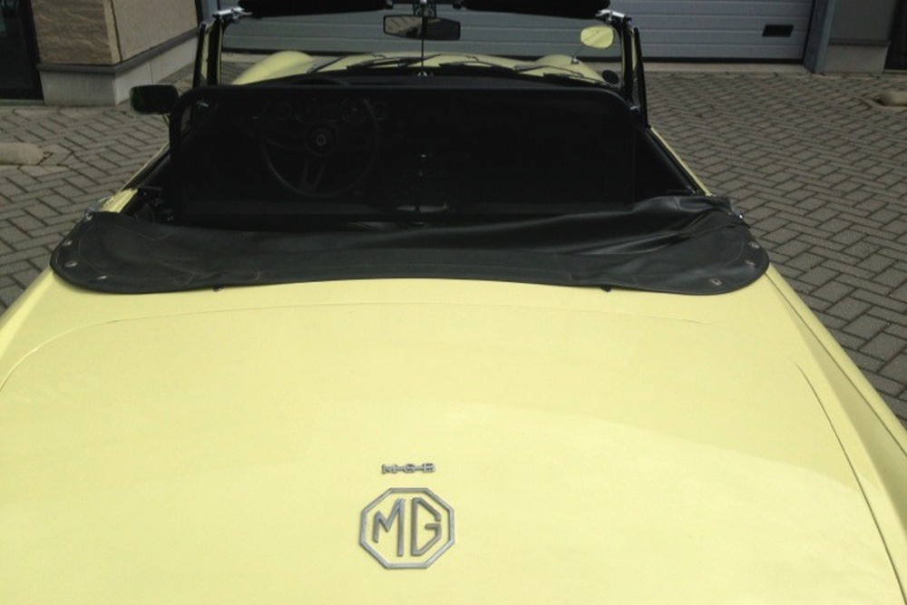 MG3MGBCD Cabriolet wind deflector MG RV8 1993-1996 Black (8)