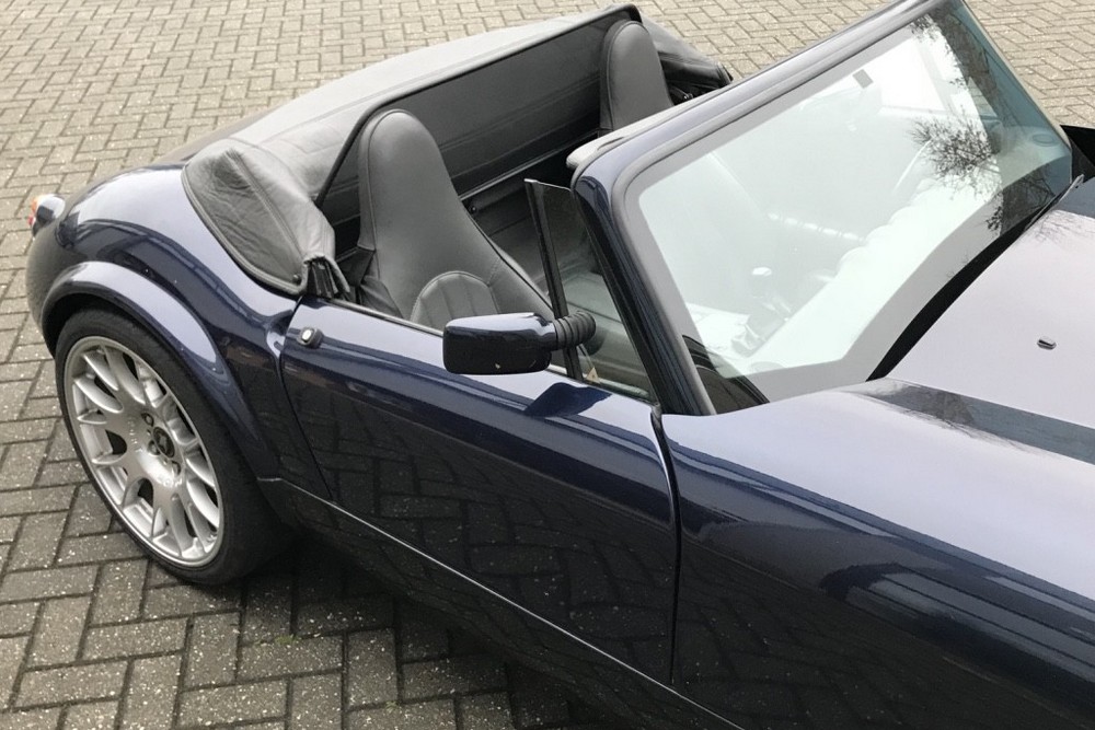 WIE3MF30CD Cabriolet wind deflector Wiesmann Roadster (MF4) 2003-present Black (8)