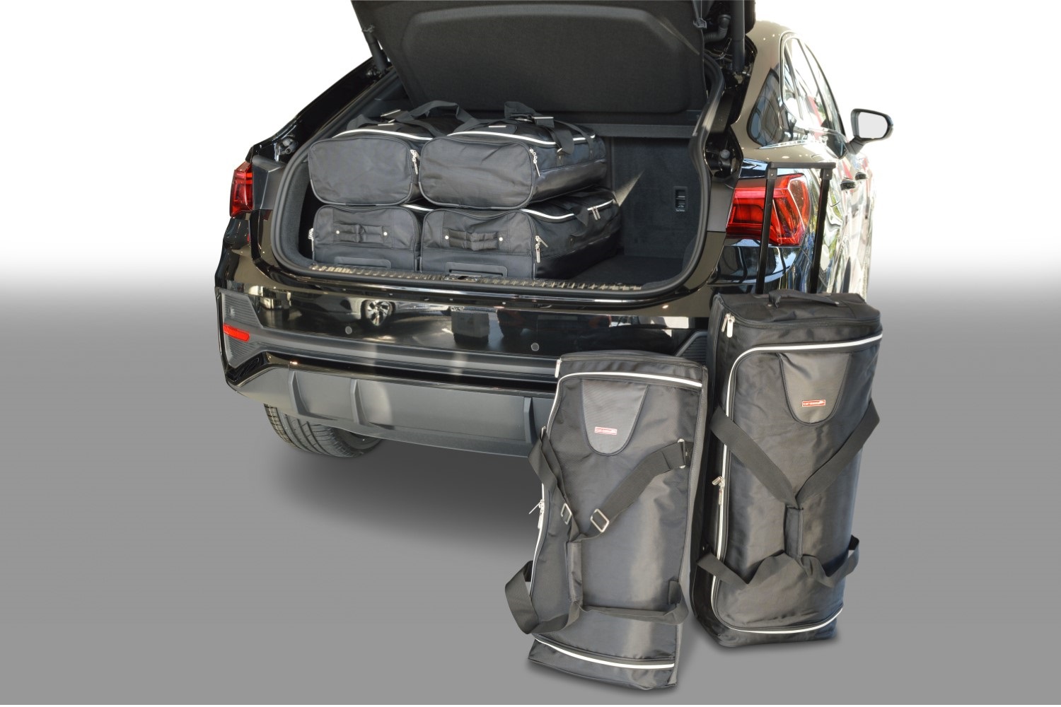 ERTY Auto Kofferraumwanne Kofferraummatte für Audi Q3 Sportback 2019 2020  2021 2022, Leder Kofferraummatte mit Ladekantenschutz, Voll Kratzfest  Wasserdicht Kofferraum Schutzmatte: : Auto & Motorrad