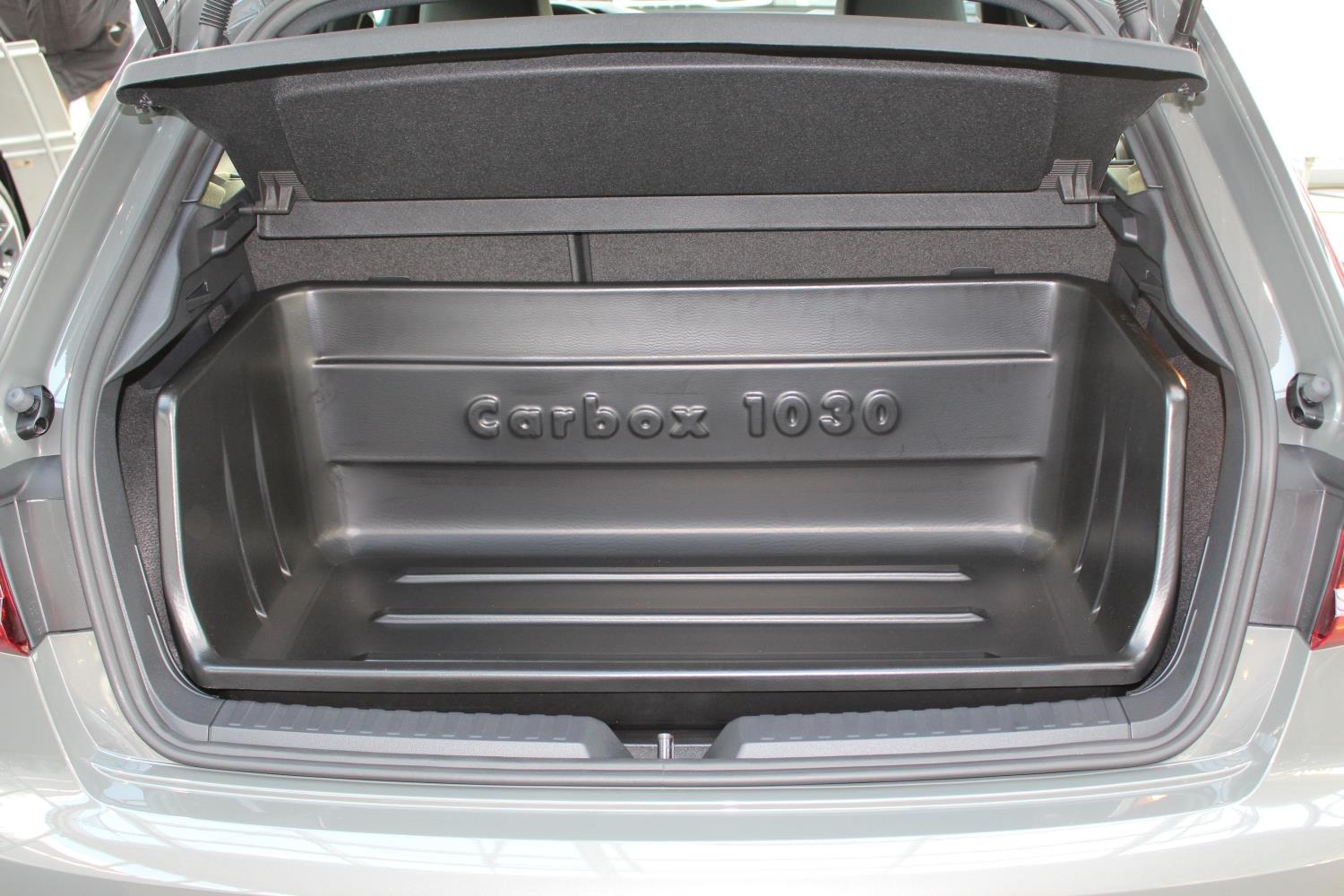 Kofferbakschaal geschikt voor Audi A1 Sportback (GB) 2018-heden 5-deurs hatchback Carbox Classic YourSize 99 x 50 hoogwandig