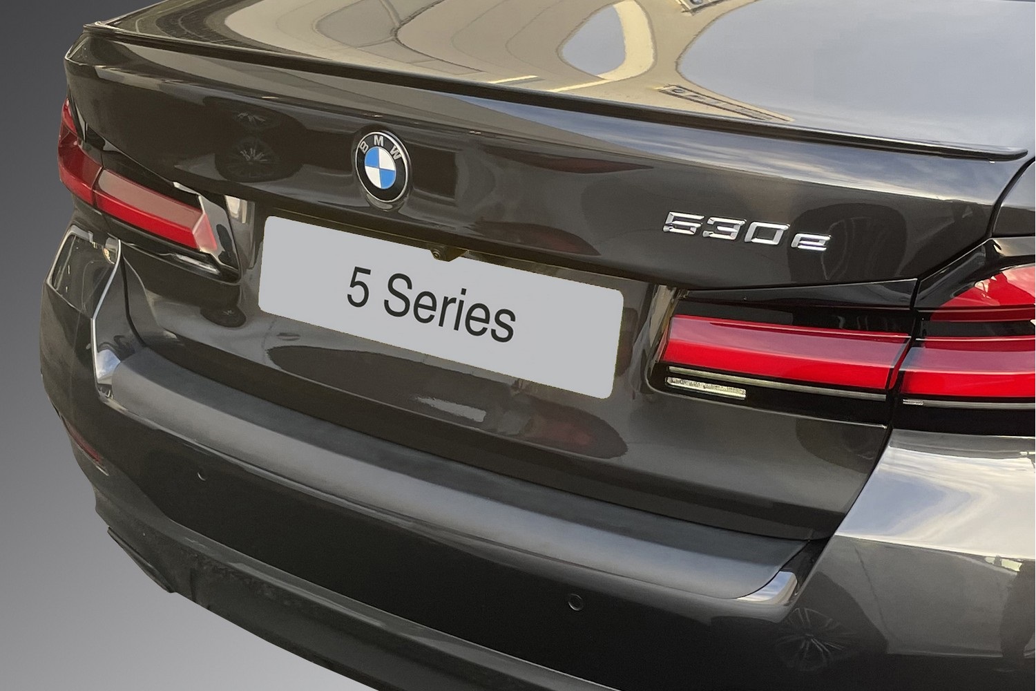 Protection de seuil de coffre BMW Série 5 (G30) 2020-présent 4 portes tricorps ABS - noir mat