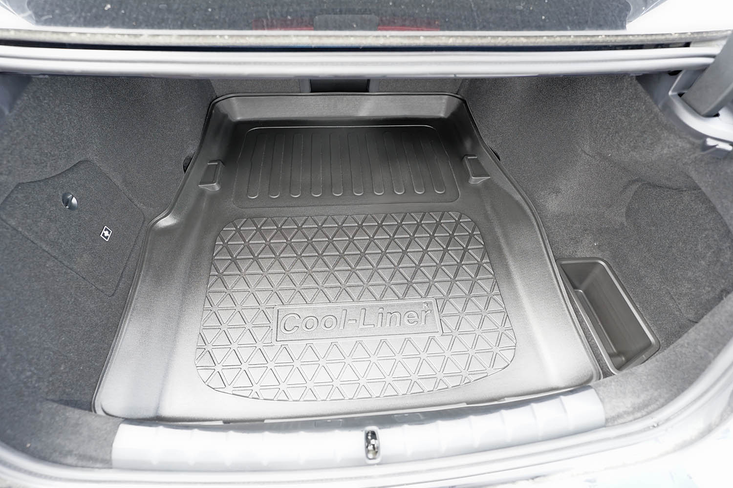 Boot mat suitable for BMW i7 (G70) 2022-present 4-door saloon Cool Liner anti slip PE/TPE rubber