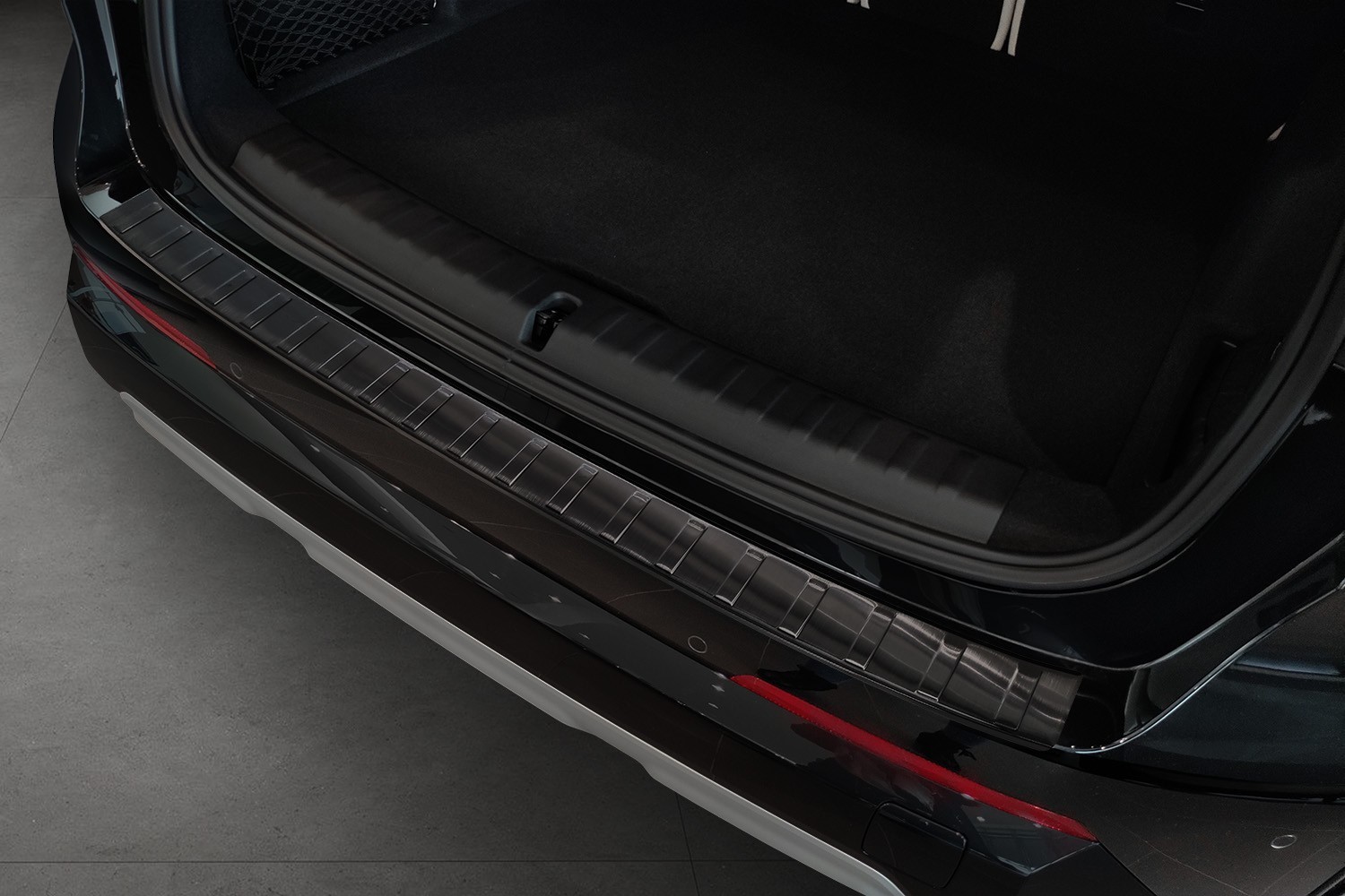 Protection de seuil de coffre BMW X1 (U11) 2022-présent acier inox brossé anthracite