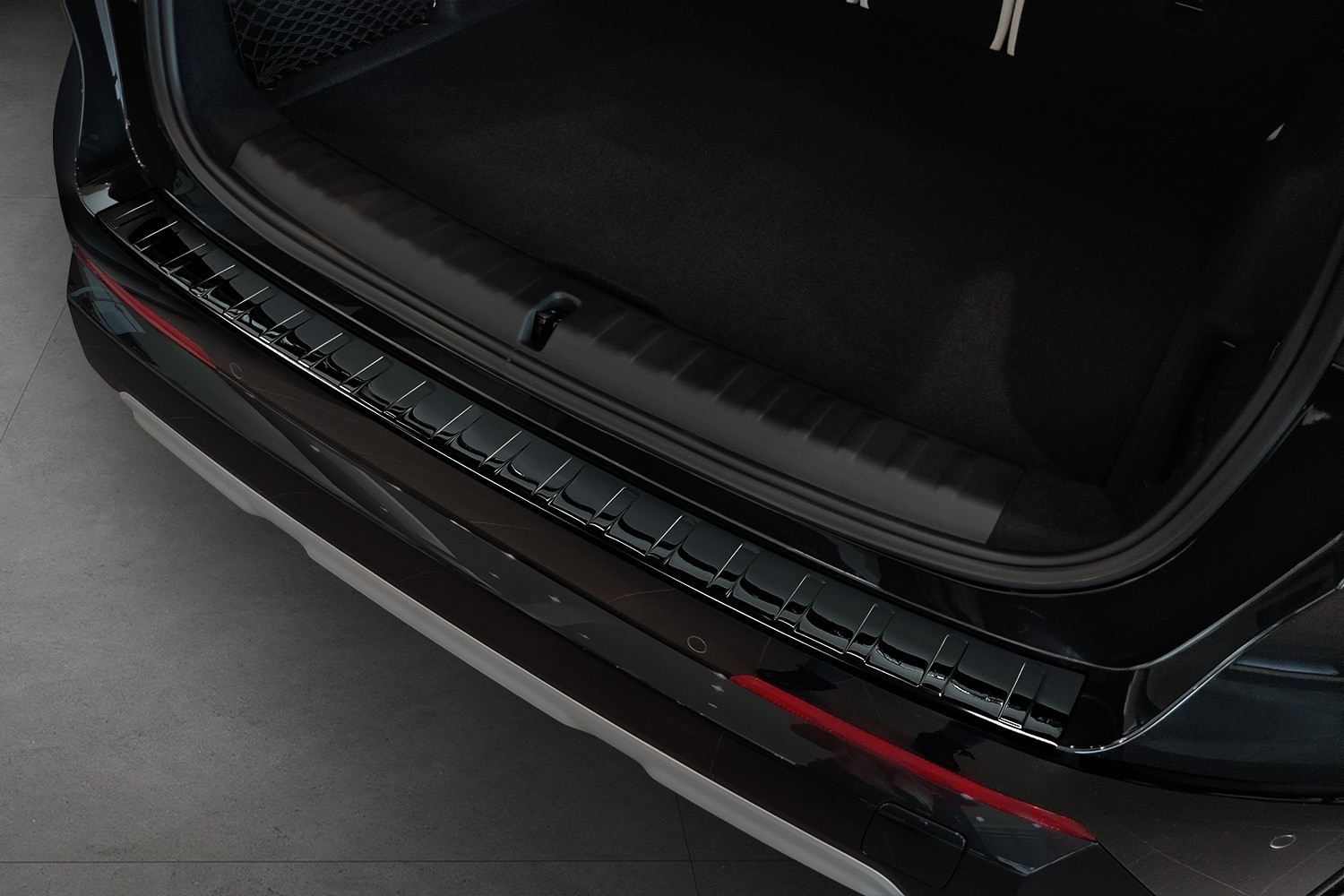 Protection de seuil de coffre BMW X1 (U11) 2022-présent acier inox noir brillant