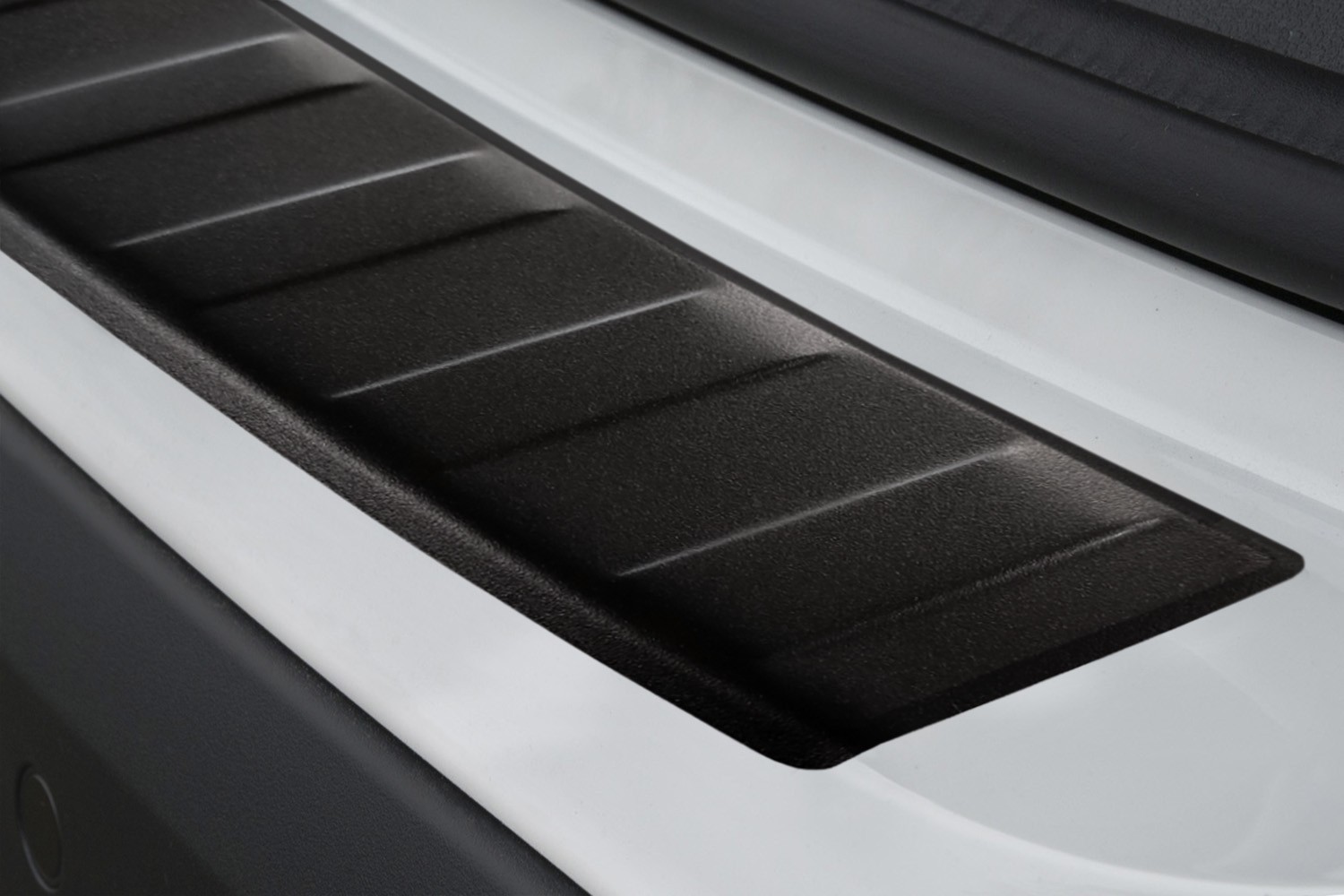 Protection de seuil de coffre BMW X1 (F48) acier inox anthracite mat