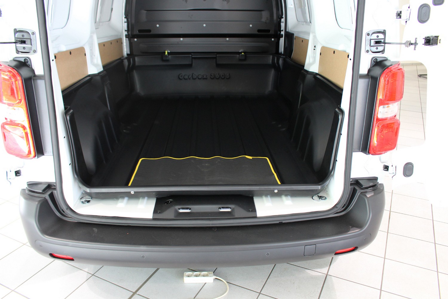Bac de coffre convient à Citroën Jumpy III 2016-présent Carbox Classic haute paroi