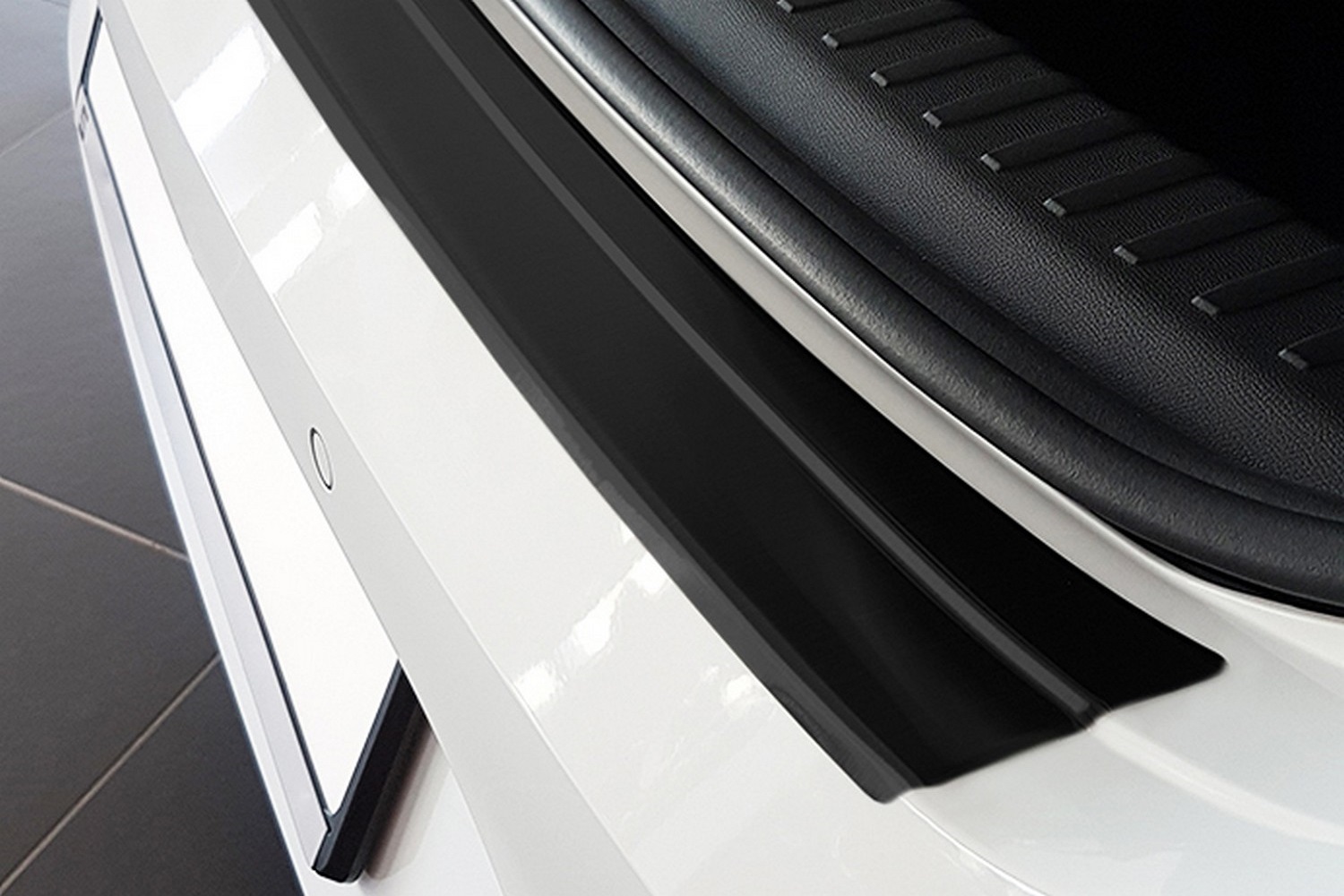Rear bumper protector suitable for Cupra Leon (KU) 2020-present 5-door hatchback stainless steel brushed anthracite