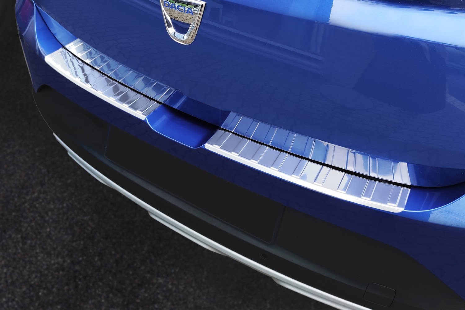 https://www.carparts-expert.com/images/stories/virtuemart/product/dac6sabp-rear-bumper-protector-dacia-sandero-iii-2020-5-door-hatchback-stainless-steel-3.jpg