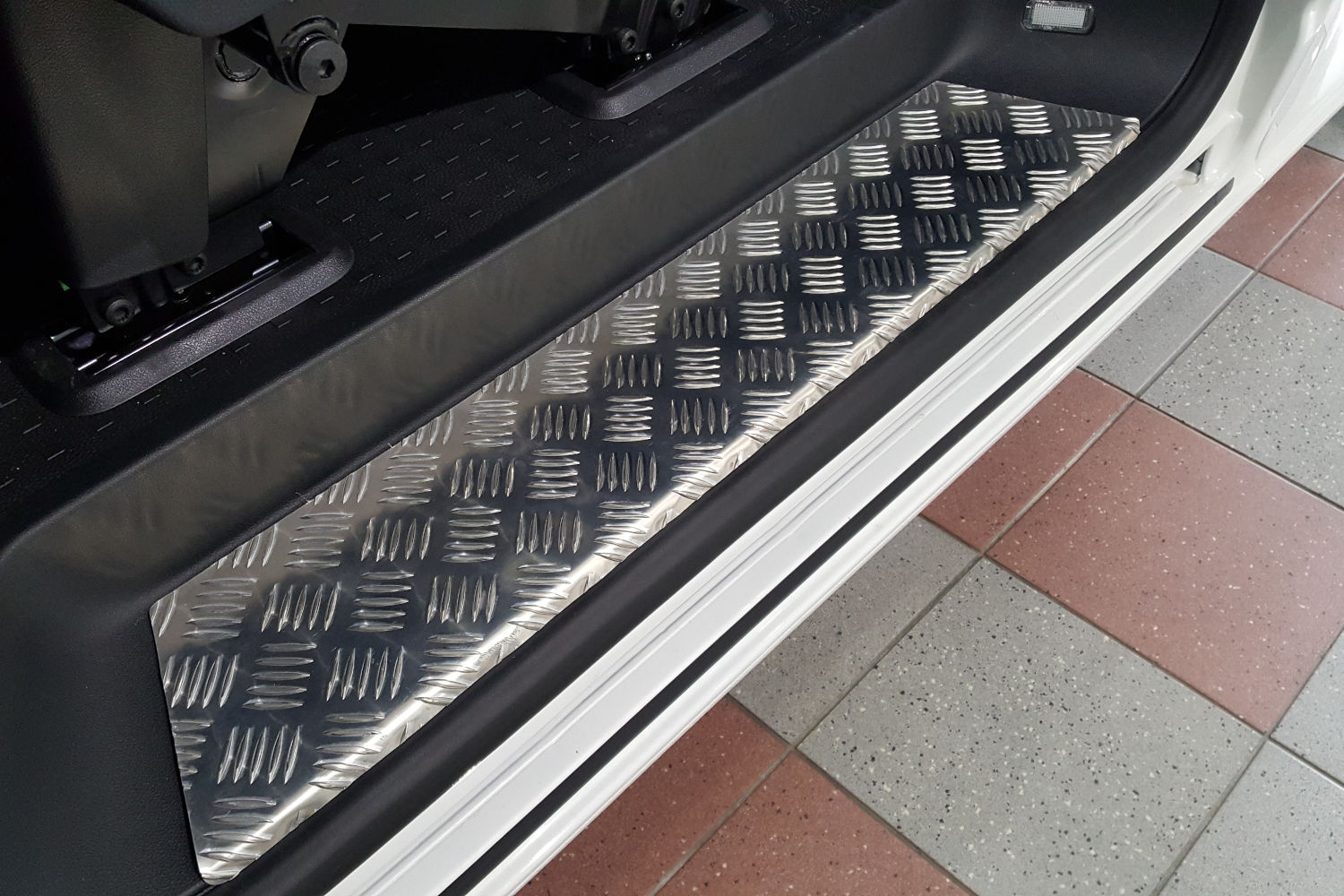 Binnendorpel instaplijsten Opel Vivaro B 2014-2019 aluminium traanplaat - achterportier