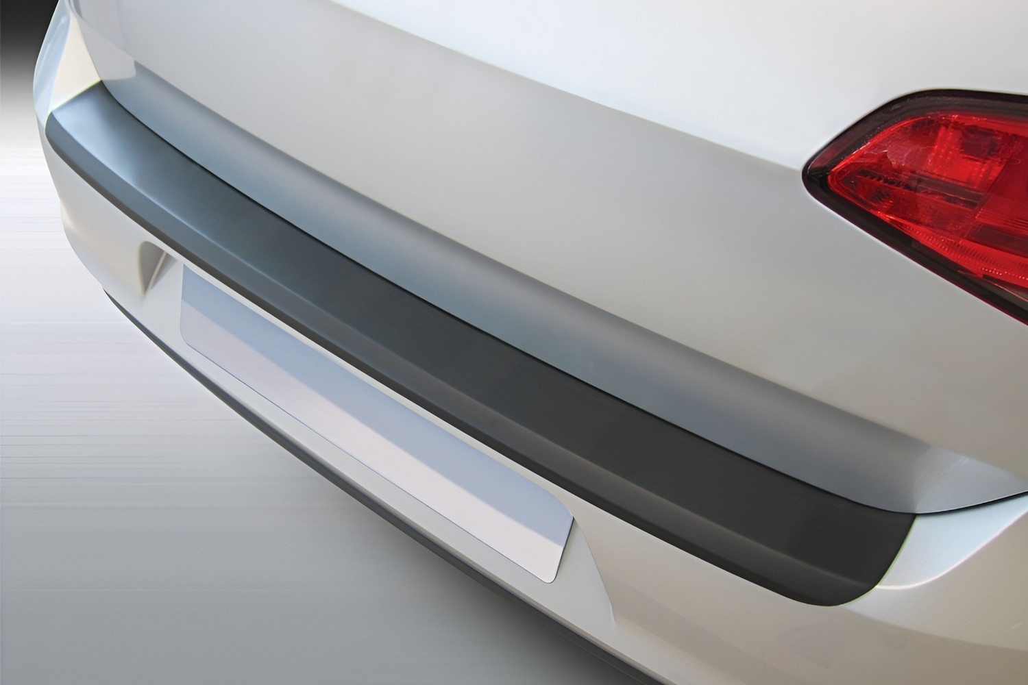 Rear bumper protector suitable for Ford Transit & Tourneo Courier II 2023-present ABS - matt black Rear bumper protector suitable for Ford Transit & Tourneo Courier II 2023-present ABS - matt black