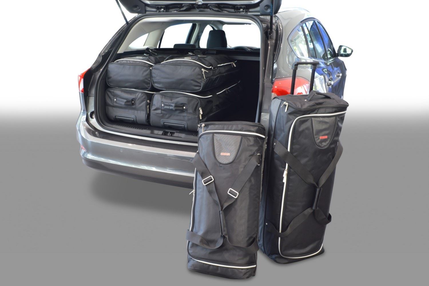 Travel bag set suitable for Ford Focus IV 2018-present wagon
