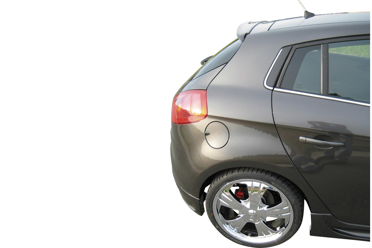 https://www.carparts-expert.com/images/stories/virtuemart/product/fia1brsu-fiat-bravo-ii-2007-2014-5-door-hatchback-roof-spoiler-1.jpg