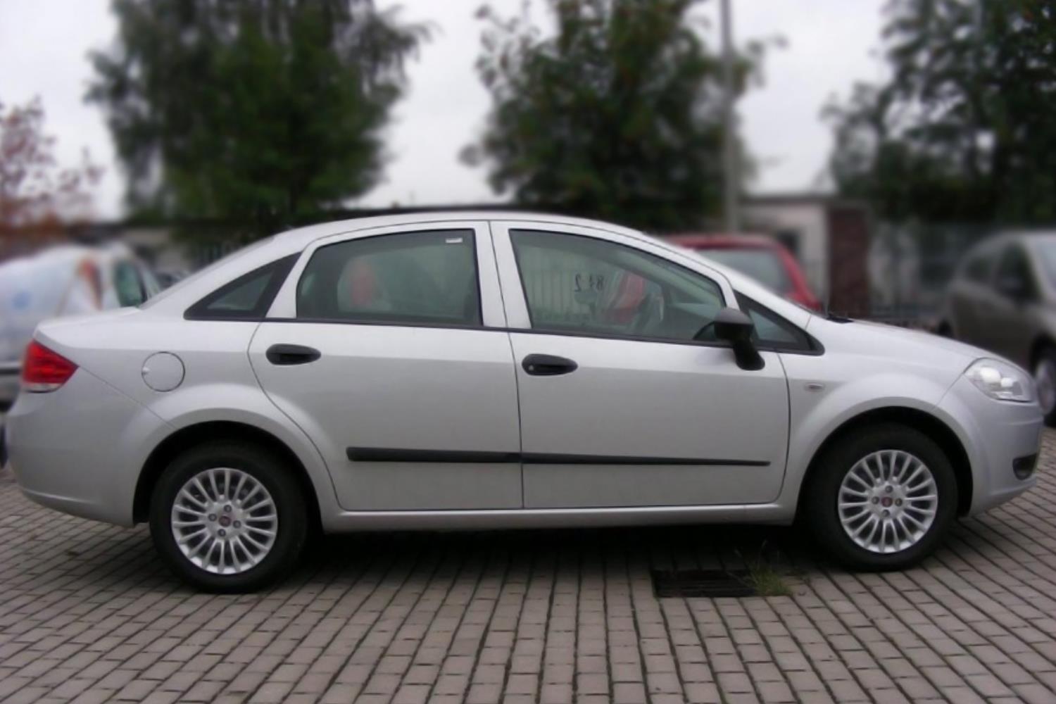 Stootstrips geschikt voor Fiat Linea 2007-heden 4-deurs sedan set zijportieren