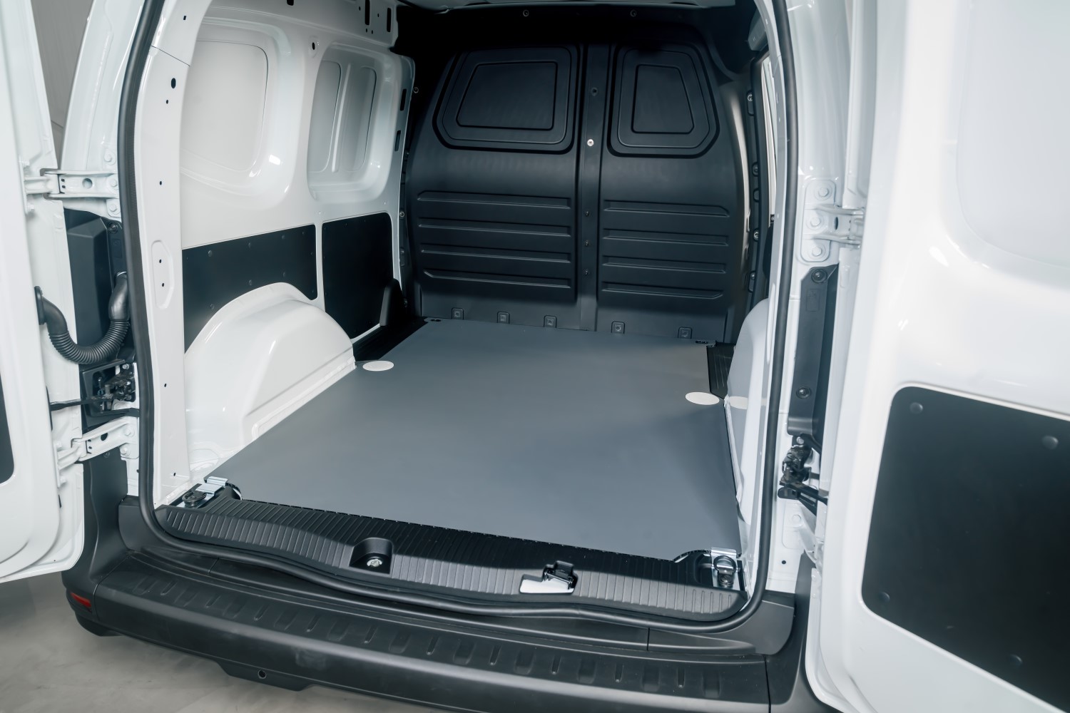 Floor liner polypropylene plastic - Laadvloer polypropyleen kunststof - Laderaumboden Polypropylen Kunststoff - Plancher plastique polypropyl&egrave;ne (example) (5)