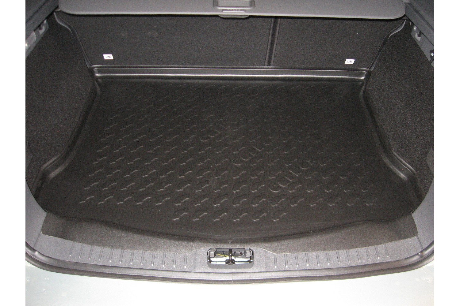 Boot mat suitable for Ford Kuga I 2008-2012 Carbox Form PE rubber - black