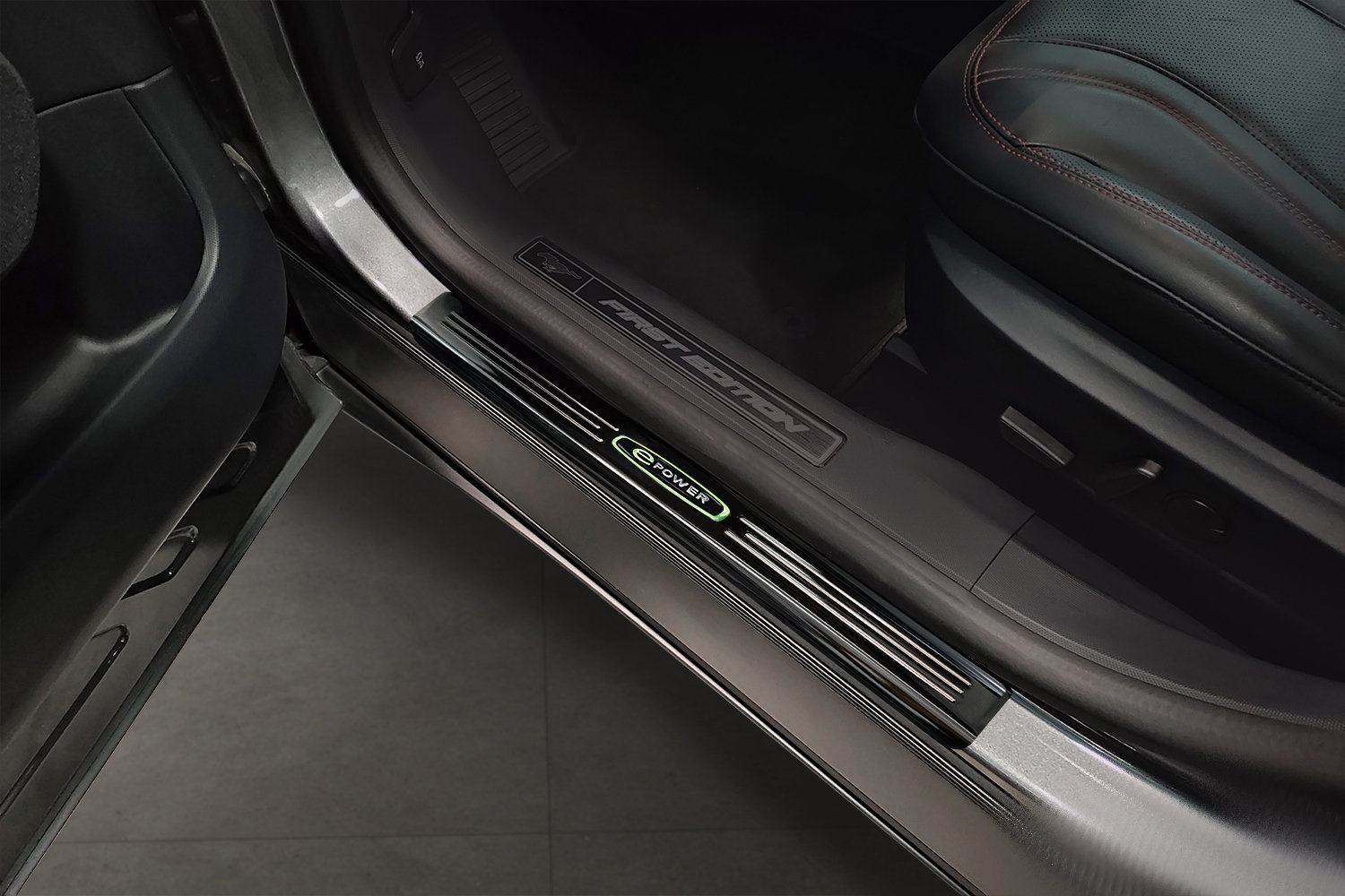 Seuils de portes convient à Ford Mustang Mach-E 2020-présent acier inox noir brillant 4 pièces