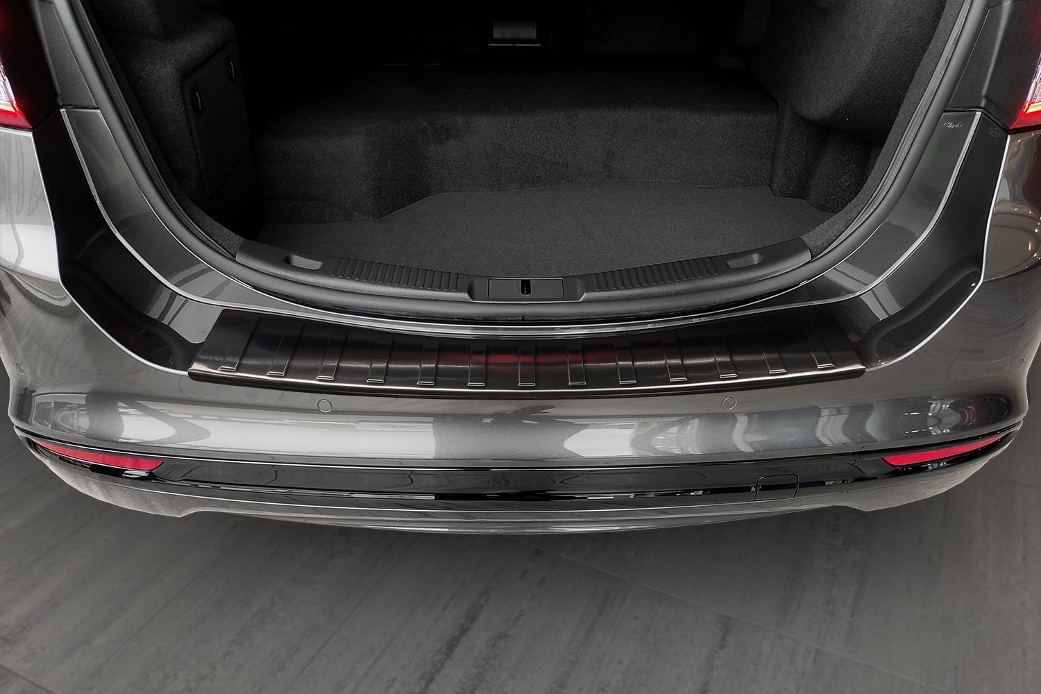 Protection de seuil de coffre Ford Mondeo V 2014-2022 5 portes bicorps acier inox brossé anthracite