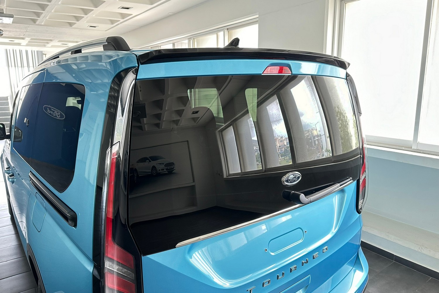 Dakspoiler geschikt voor Ford Tourneo Connect III 2022-heden