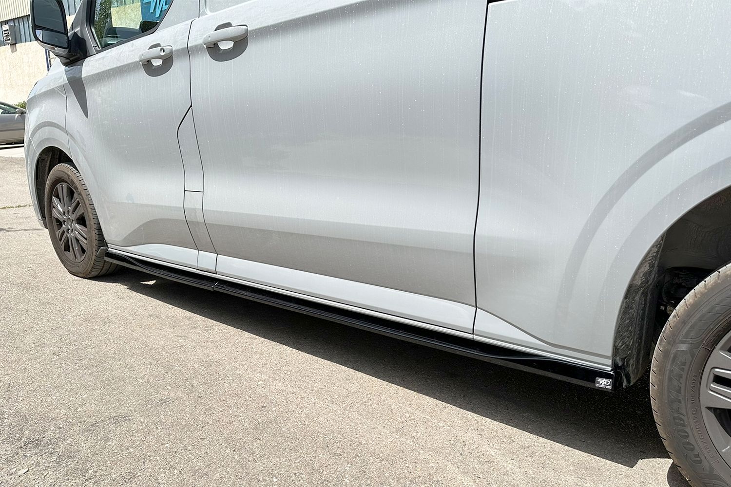 Minigonne laterali adatte per Ford Transit Custom II 2023-oggi Minigonne laterali adatte per Ford Transit Custom II 2023-oggi