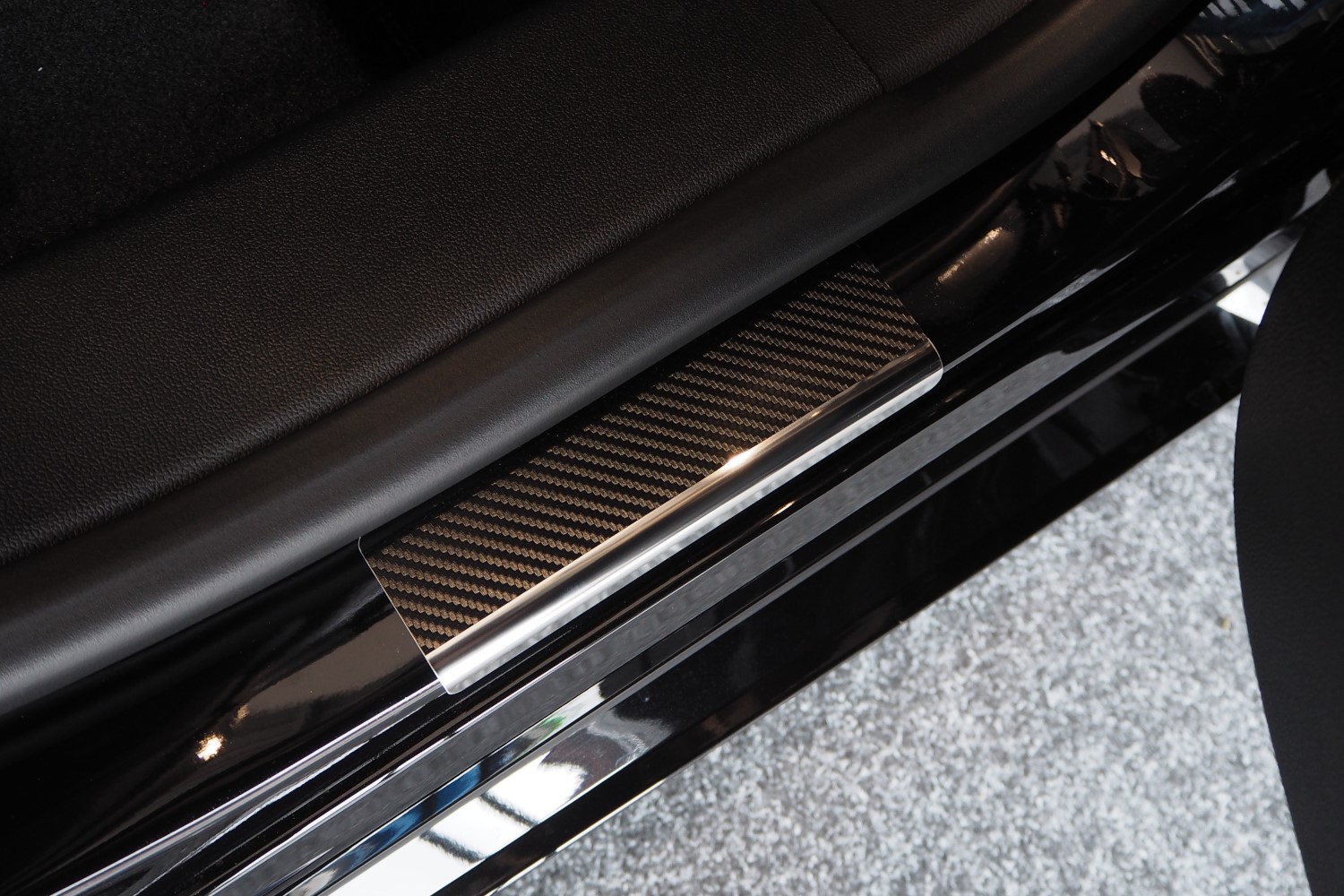 Door sill plates Ford Kuga III stainless steel and carbon