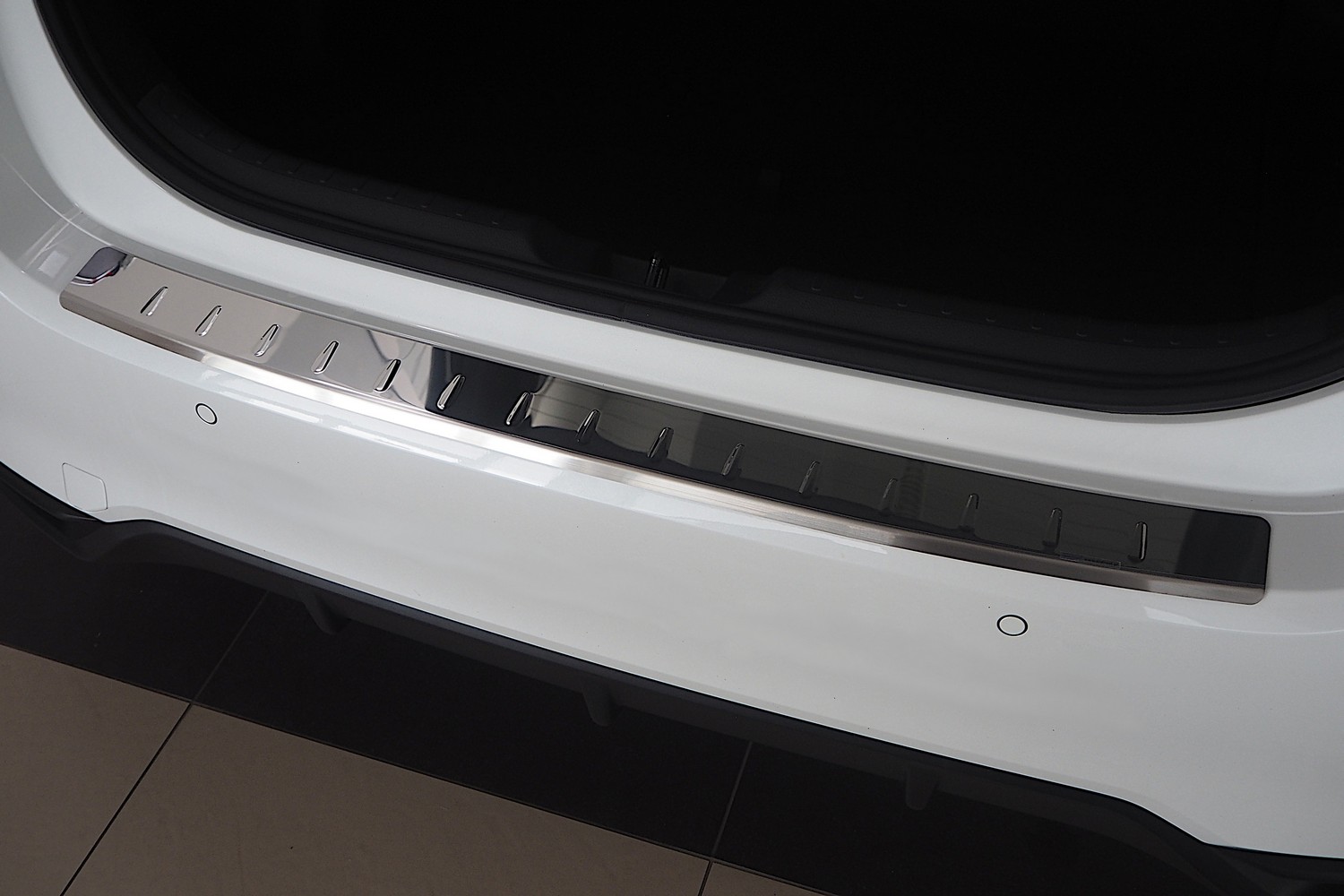 Protection de seuil de coffre convient à Honda Civic XI 2021-présent 5 portes bicorps acier inox brillant