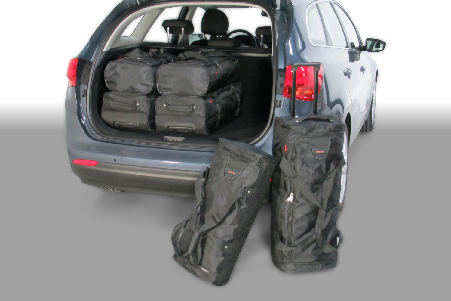 https://www.carparts-expert.com/images/stories/virtuemart/product/k11001s-kia-ceed-sportswagon-12-car-bags-1.jpg