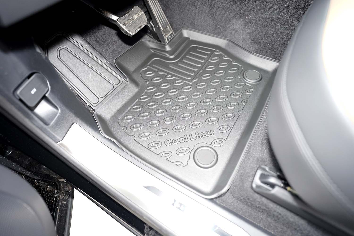 Car mats suitable for Range Rover Sport III (L461) 2022-present Cool Liner PE/TPE rubber (LRO1RSFM-C) (2) Car mats suitable for Range Rover Sport III (L461) 2022-present Cool Liner PE/TPE rubber (LRO1RSFM-C) (2)