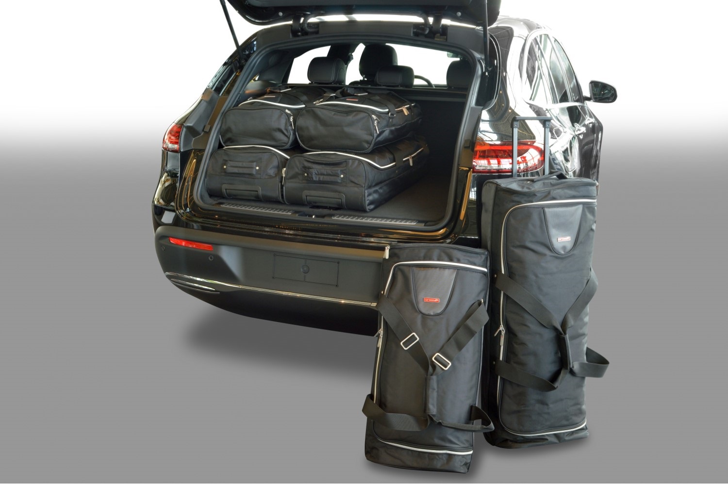https://www.carparts-expert.com/images/stories/virtuemart/product/m24101s-mercedes-benz-eqc-n293-2019-car-bags-1.jpg