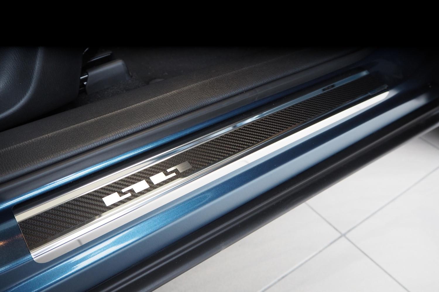 Seuils de portes Mazda CX-3 2015-2022 acier inox - feuille de carbone