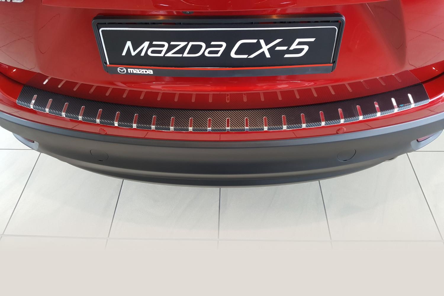 Protection de seuil de coffre Mazda CX-5 (KE) 2012-2017 acier inox - feuille de carbone