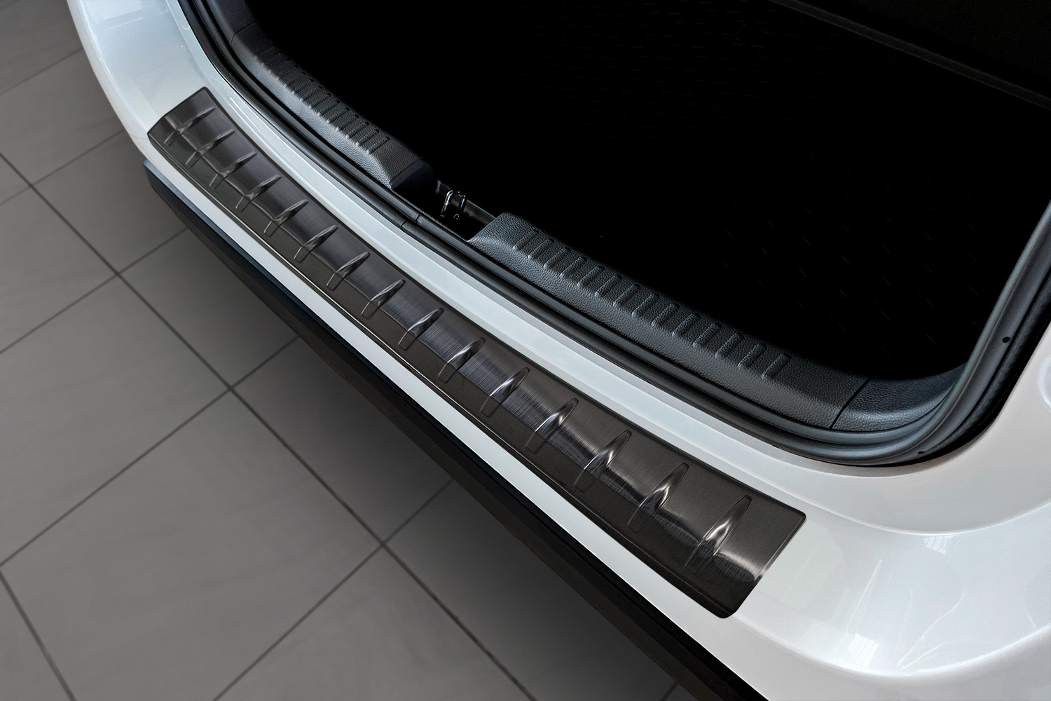 Protection de seuil de coffre convient à Mazda2 Hybrid (XP21) 2022-présent 5 portes bicorps acier inox brossé anthracite