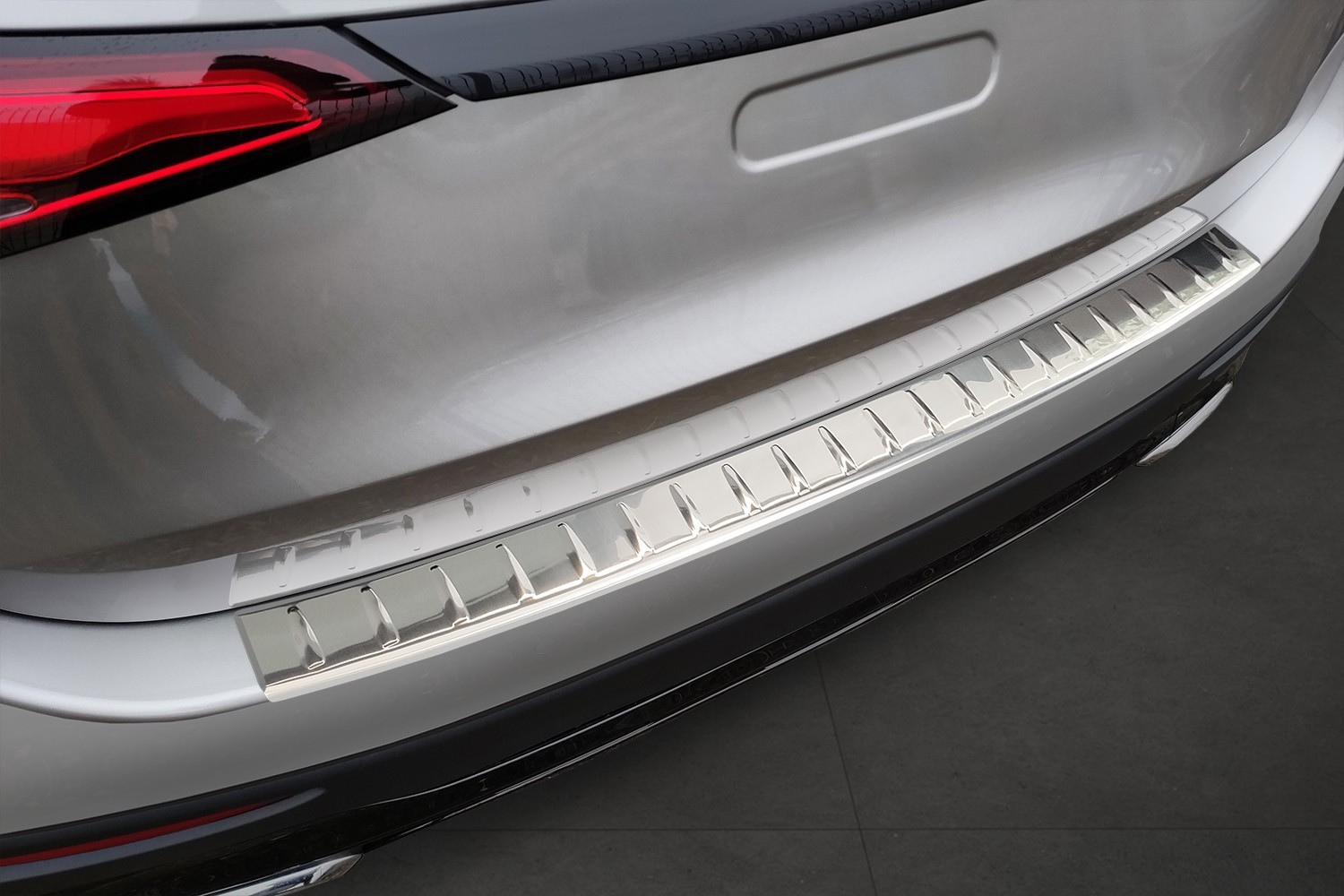 Rear bumper protector suitable for Mercedes-Benz GLC (X254) 2022-present stainless steel brushed