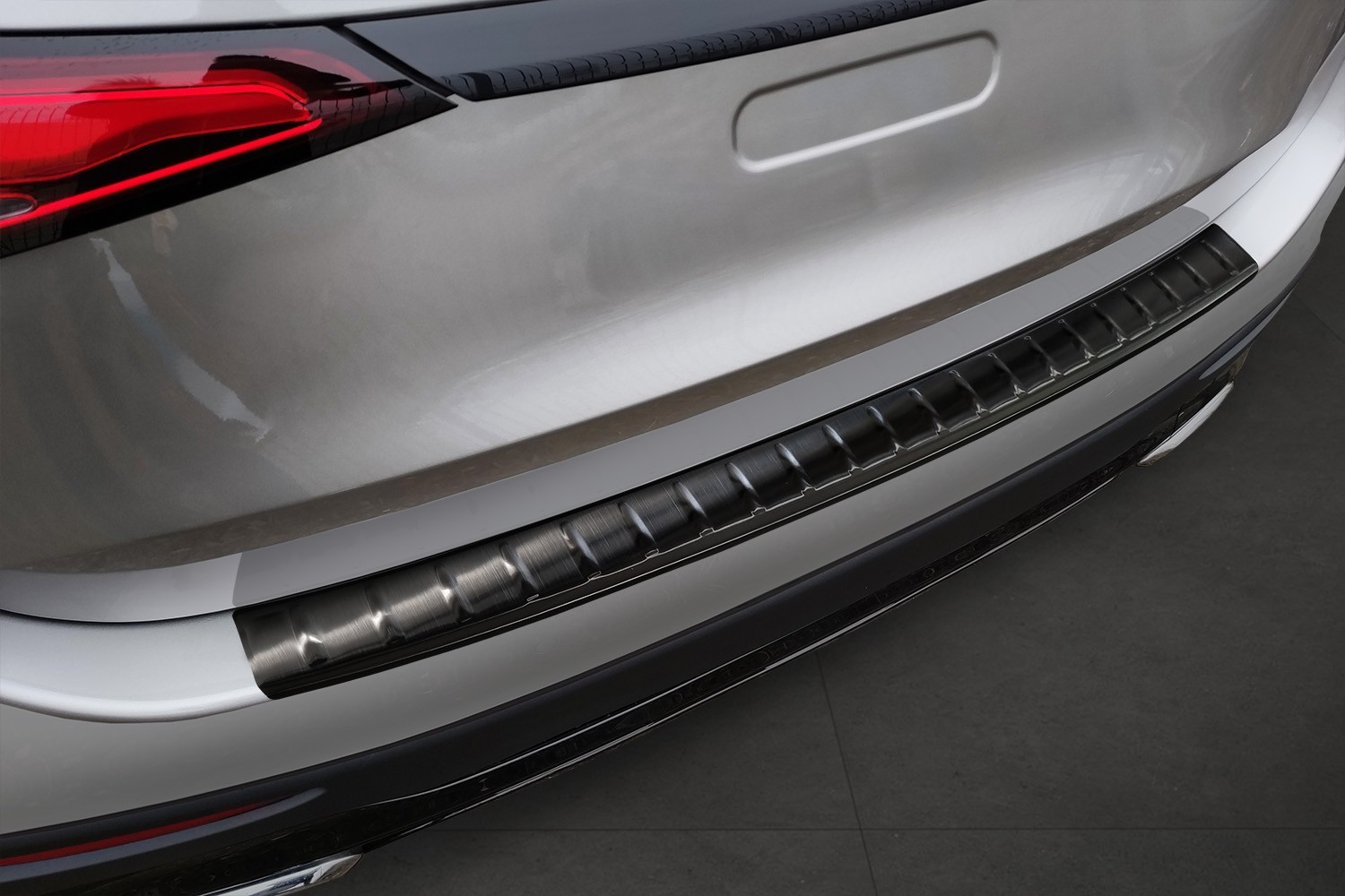 Rear bumper protector suitable for Mercedes-Benz GLC (X254) 2022-present stainless steel brushed anthracite