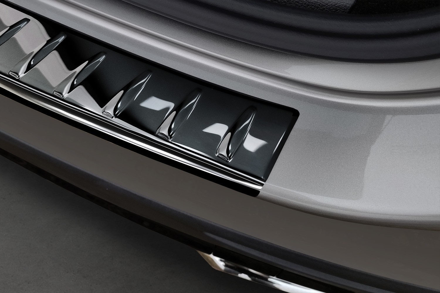 Protection de seuil de coffre Mercedes-Benz GLC (X254) acier inox haute  brillance noir
