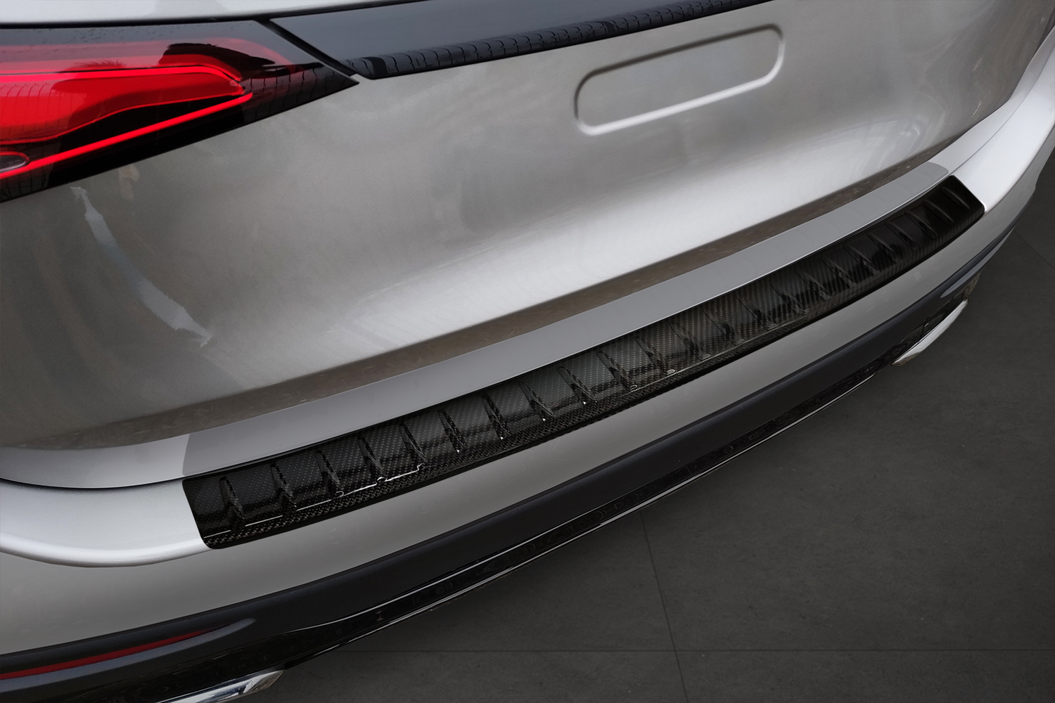 Rear bumper protector suitable for Mercedes-Benz GLC (X254) 2022-present carbon