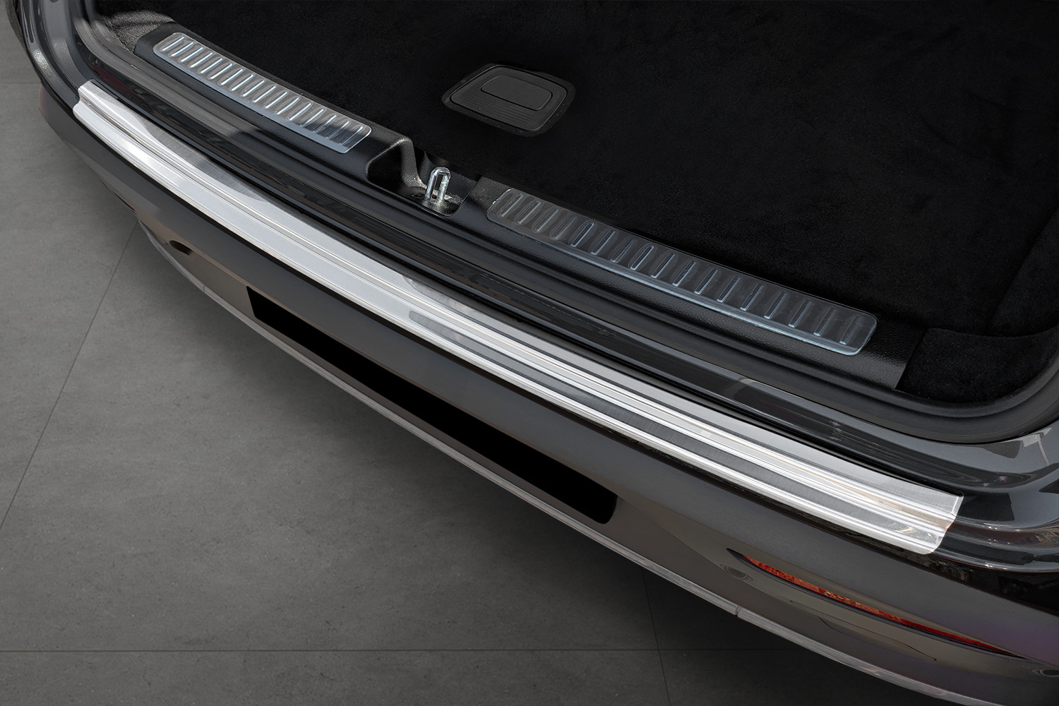 Rear bumper protector suitable for Mercedes-Benz EQC (N293) 2019-2023 stainless steel brushed