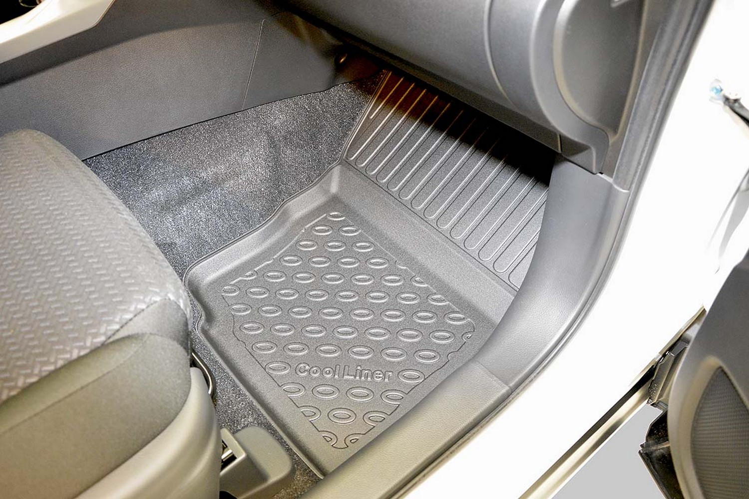 Car mats suitable for Mitsubishi Eclipse Cross 2018-present Cool Liner PE/TPE rubber (MIT1ECFM-C) (3) Car mats suitable for Mitsubishi Eclipse Cross 2018-present Cool Liner PE/TPE rubber (MIT1ECFM-C) (3)