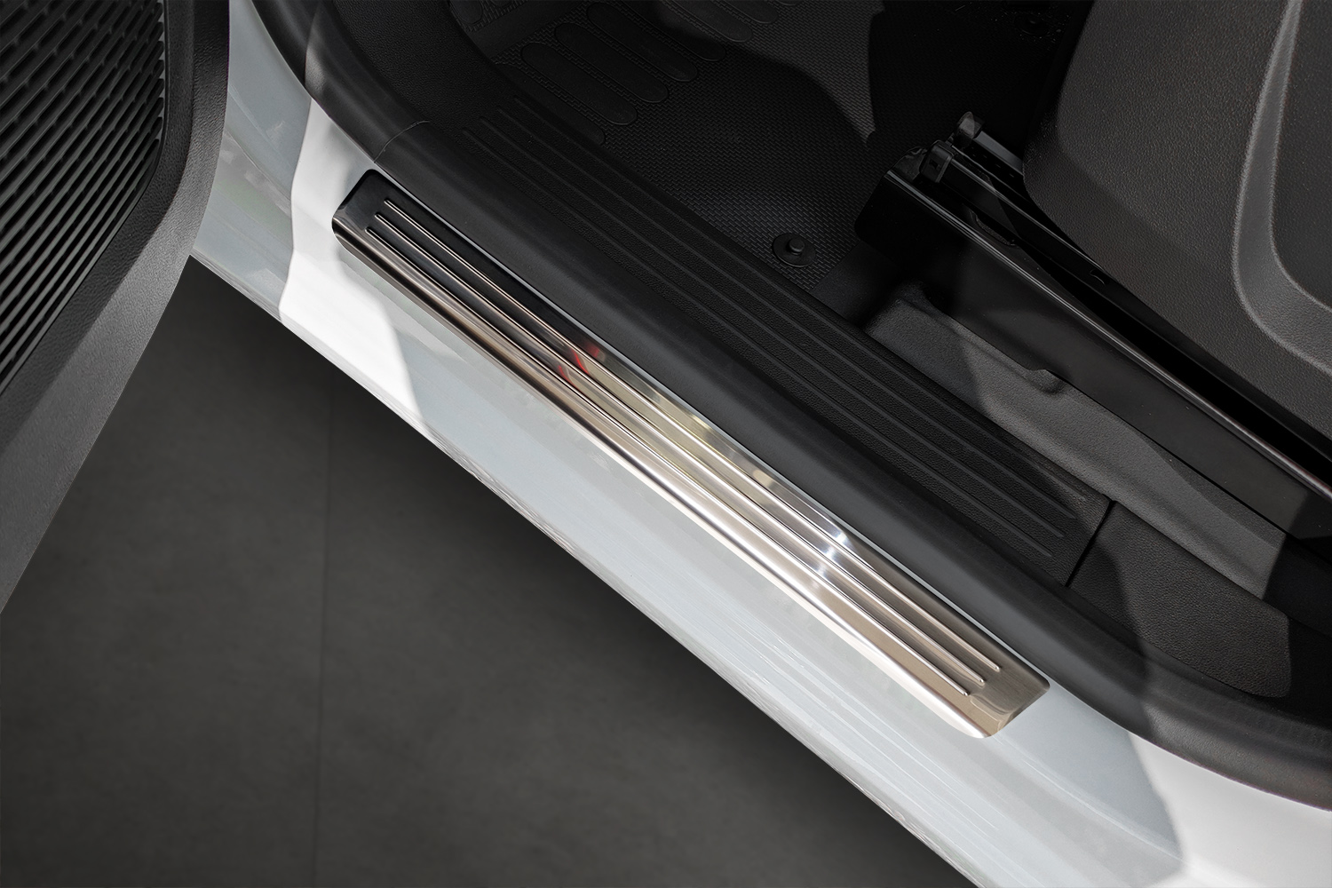 Door sill plates suitable for Nissan Townstar 2021-present stainless steel brushed 4 pieces