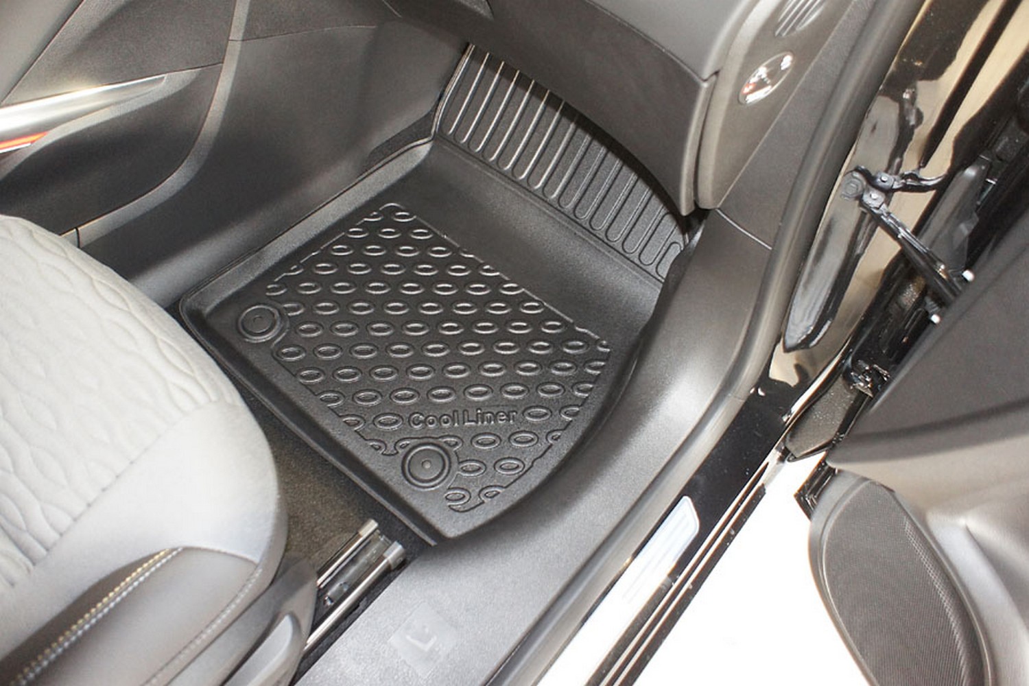 Car mats suitable for Opel Zafira Tourer C 2011-2019 Cool Liner PE/TPE rubber (OPE2ZAFM-C) (3) Car mats suitable for Opel Zafira Tourer C 2011-2019 Cool Liner PE/TPE rubber (OPE2ZAFM-C) (3)