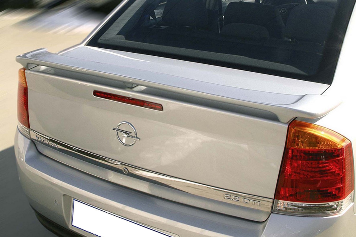 https://www.carparts-expert.com/images/stories/virtuemart/product/ope4vesu-opel-vectra-c-2002-2008-5-door-hatchback-trunk-spoiler-1.jpg