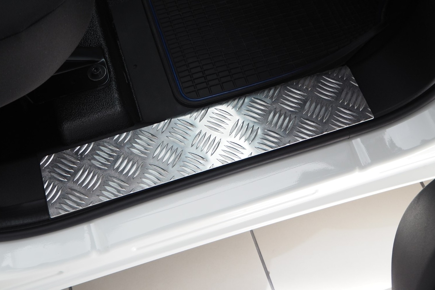 Inner door sill plates suitable for Opel Combo D 2011-2018 aluminium diamond plate - front doors