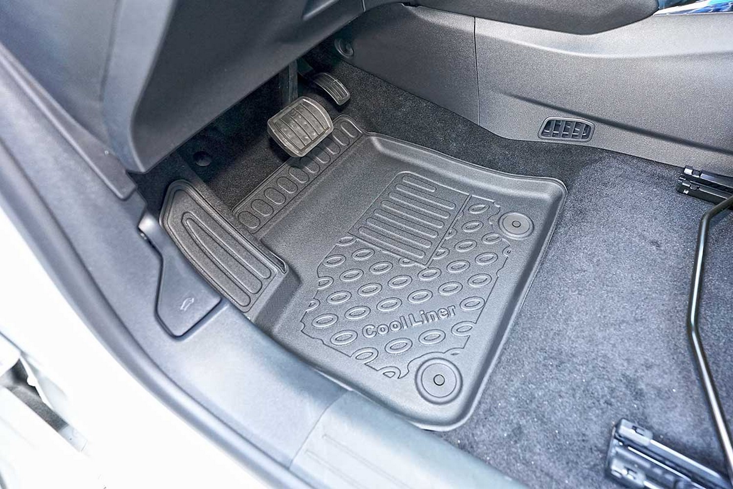 Car mats suitable for Peugeot e-2008 II 2019-present Cool Liner PE/TPE rubber (PEU220FM-C) (2) Car mats suitable for Peugeot e-2008 II 2019-present Cool Liner PE/TPE rubber (PEU220FM-C) (2)