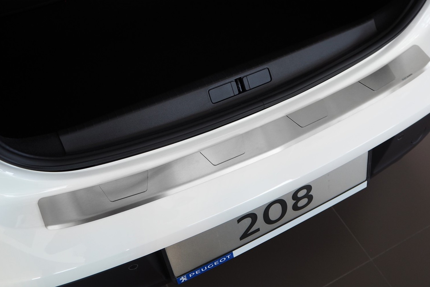 Protection de seuil de coffre Peugeot 208 II 2019-présent 5 portes bicorps acier inox brossé