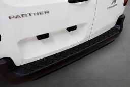 Rear bumper protector Peugeot Rifter 2018->   aluminium diamond plate anthracite matt (PEU8RIBP) (1)