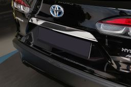 Tailgate trim Toyota Corolla Cross 2022->   stainless steel high gloss (TOY1COM) (1)