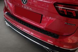Rear bumper protector Volkswagen Tiguan II 2015->   aluminium diamond plate anthracite matt (VW23TIBP) (1)