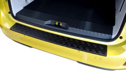 Rear bumper protector Volkswagen ID.Buzz 2022->   aluminium diamond plate matt black (VW6IBBP) (1)