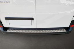 Rear bumper protector Volkswagen Crafter II 2017->   aluminium diamond plate (VW7CRBP) (1)