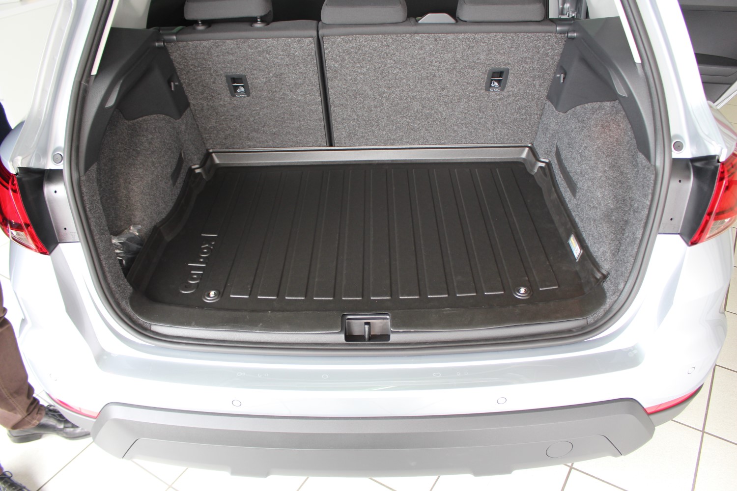 Kofferraumwanne Seat Arona (KJ) 2017-heute Carbox Form PE Gummi - schwarz